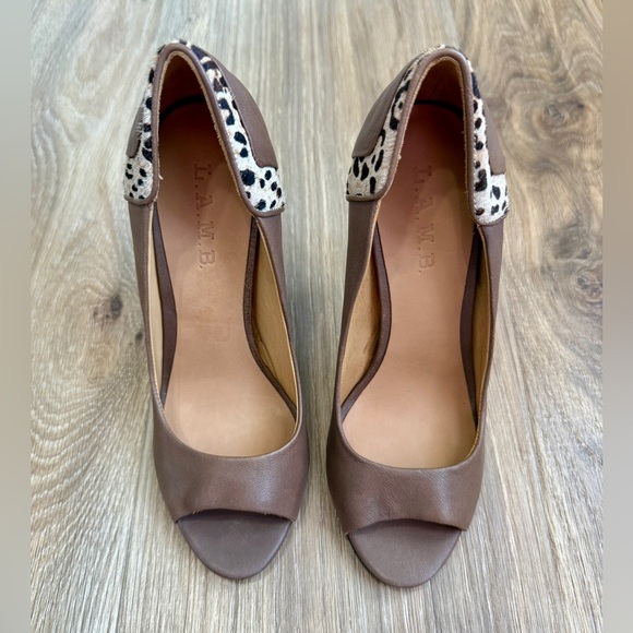 L.A.M.B. Women's Tan and Brown Courts Size 7.5 NWOT - Picture 3 of 6